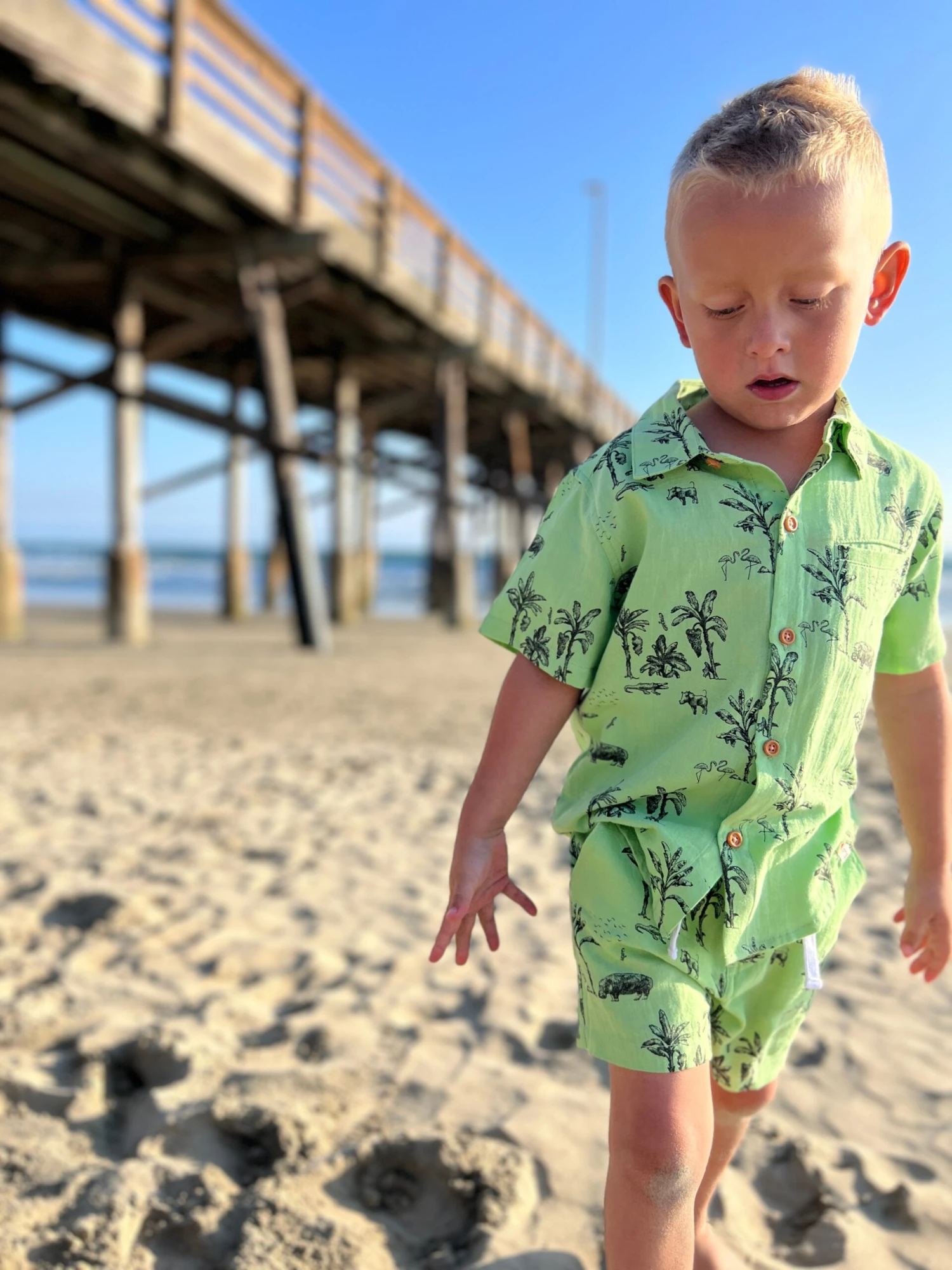 PAMPA Pale Green Savannah Giraffe Shirt 2 PAMPA Pale Green Savannah Giraffe Shirt - Image 2