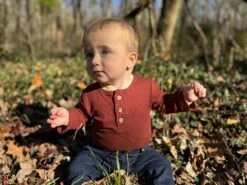 AYNOR Rust Rib Onesie -Me & Henry HB1301BHB342A 2